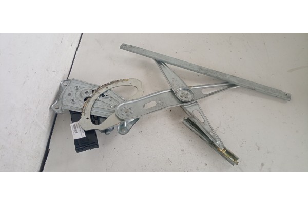 Recambio de elevalunas delantero izquierdo para renault scenic iii 1.2 16v referencia OEM IAM 807311050R 3K0J7LD3 