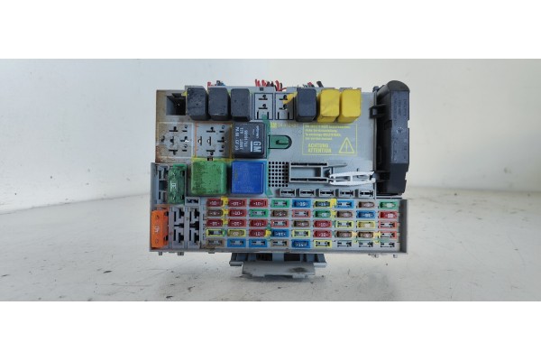 Recambio de caja reles / fusibles para opel zafira a 2.0 dti referencia OEM IAM 24412497  