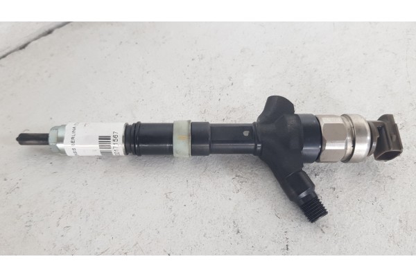 Recambio de inyector para toyota avensis berlina (t25) referencia OEM IAM 236700G040  
