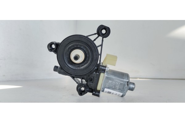 Recambio de motor elevalunas delantero derecho para volkswagen golf viii lim. (cd1) life referencia OEM IAM 5Q0959802A  