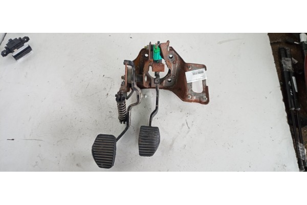 Recambio de pedal embrague para dacia dokker express 1.5 dci diesel fap cat referencia OEM IAM   