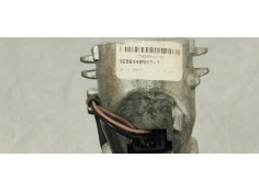 Recambio de espejo para peugeot 208 1.6 hdi 100 fap referencia OEM IAM E8025207  