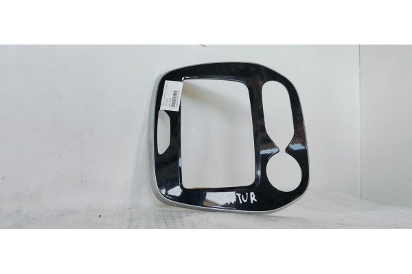 Recambio de moldura para renault captur 1.2 i turbo 118 referencia OEM IAM 682703348R  