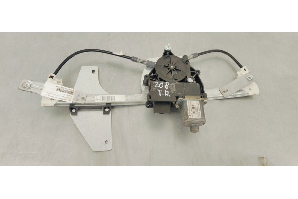 Recambio de elevalunas trasero derecho para peugeot 208 1.6 hdi 100 fap referencia OEM IAM 9806082180  