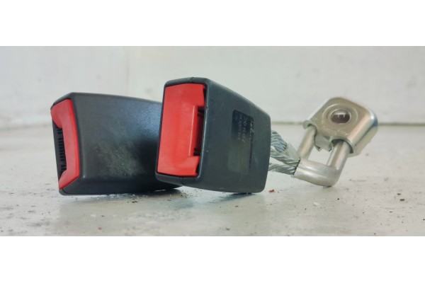 Recambio de enganche cinturon trasero central para seat leon (1p1) sport referencia OEM IAM 1K0857739H  