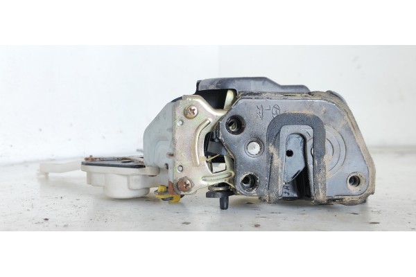 Recambio de cerradura puerta trasera izquierda para hyundai elantra (xd) 1.6 comfort (5-ptas.) referencia OEM IAM   