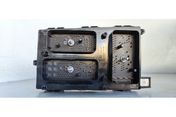 Recambio de caja reles / fusibles para opel astra h berlina 1.7 16v cdti referencia OEM IAM 743381  