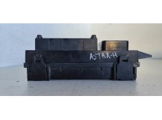 Recambio de caja reles / fusibles para opel astra h berlina 1.7 16v cdti referencia OEM IAM 743381  