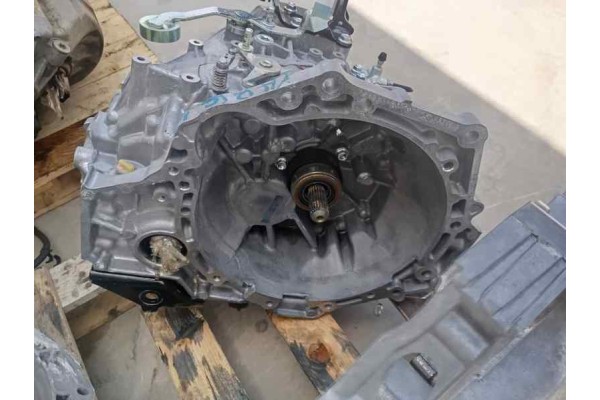 Recambio de caja cambios para toyota yaris 1.5 i 112 referencia OEM IAM 3311102052  