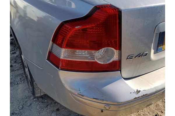 Recambio de piloto trasero izquierdo para volvo s40 berlina 2.4i momentum referencia OEM IAM   