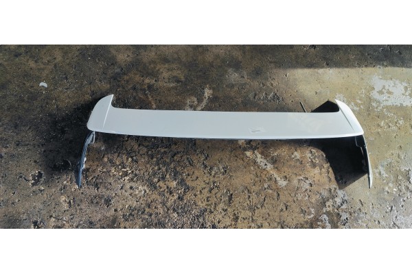 Recambio de aleron trasero para renault clio v 1.5 d turbo 100 fap referencia OEM IAM 960303390R  