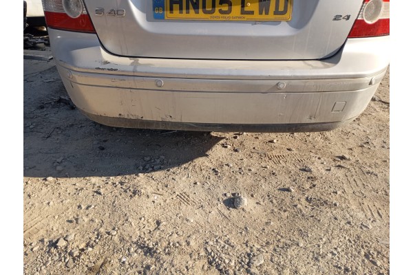Recambio de paragolpes trasero para volvo s40 berlina 2.4i momentum referencia OEM IAM   
