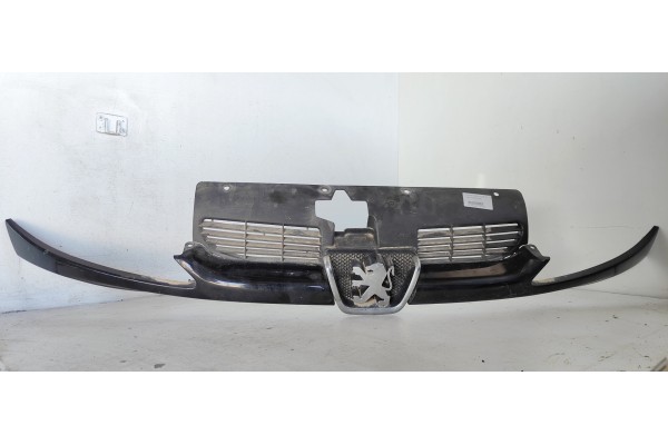 Recambio de rejilla delantera para peugeot 206 cc cc referencia OEM IAM   