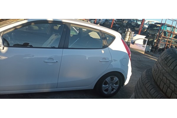 Recambio de puerta trasera izquierda para hyundai i30 1.6 crdi cat referencia OEM IAM   