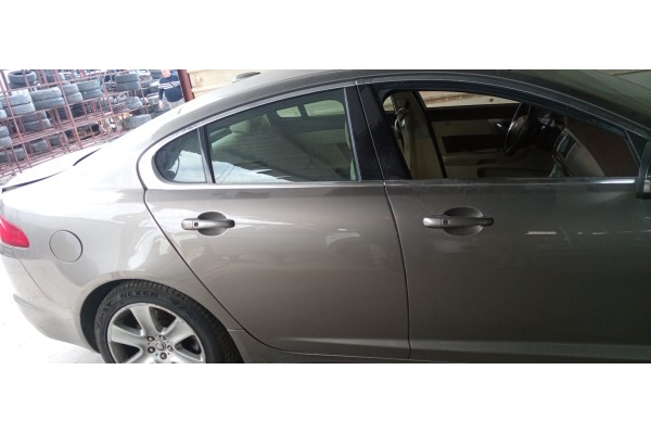 Recambio de puerta trasera derecha para jaguar xf 2.7 v6 diesel cat referencia OEM IAM   