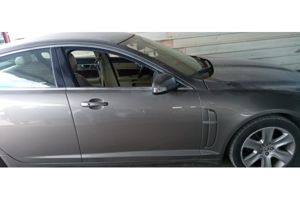 Recambio de puerta delantera derecha para jaguar xf 2.7 v6 diesel cat referencia OEM IAM   