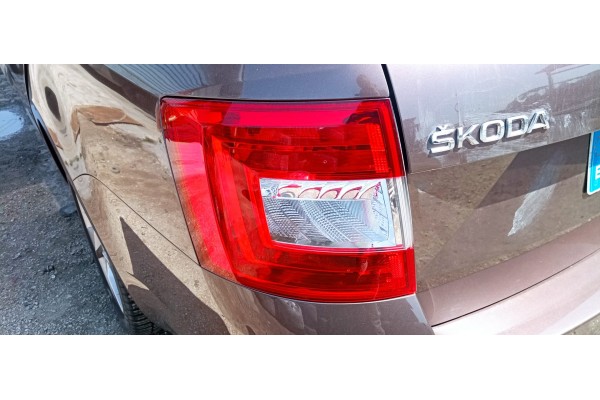 Recambio de piloto trasero izquierdo para skoda octavia combi (5e5) ambition referencia OEM IAM   