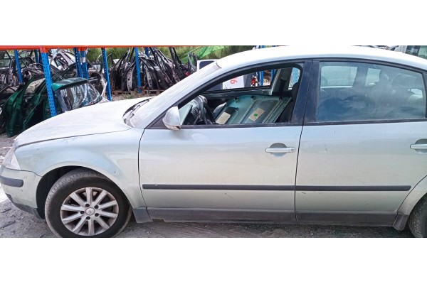 Recambio de puerta delantera izquierda para volkswagen passat berlina (3b3) advance 4motion referencia OEM IAM   