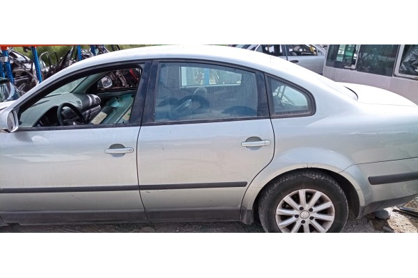 Recambio de puerta trasera izquierda para volkswagen passat berlina (3b3) 1.9 tdi referencia OEM IAM   