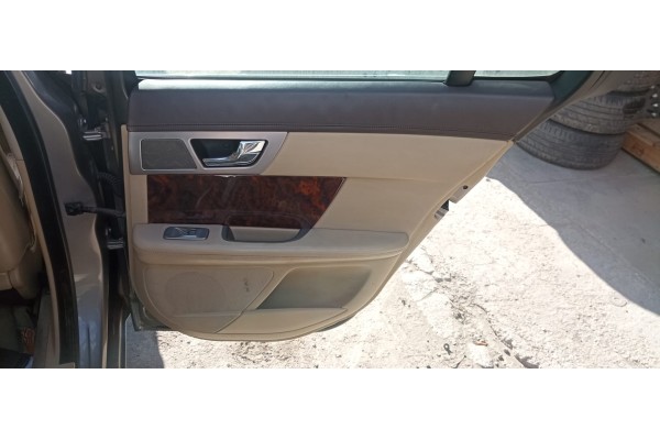 Recambio de guarnecido puerta trasera derecha para jaguar xf 2.7 v6 diesel cat referencia OEM IAM   