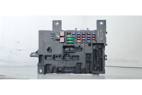 Recambio de caja reles / fusibles para mitsubishi outlander (gf0) kaiteki 4wd referencia OEM IAM 8637B688  