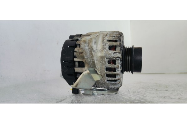 Recambio de alternador para toyota yaris 1.5 i 112 referencia OEM IAM 270600Y370  