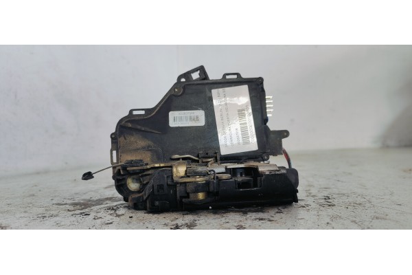 Recambio de cerradura puerta delantera derecha para skoda octavia berlina (1z3) edition 100 referencia OEM IAM 3D2837016  