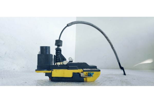 Recambio de cerradura puerta trasera izquierda para volvo xc90 2.4 d5 163 4x4 referencia OEM IAM 30663048  