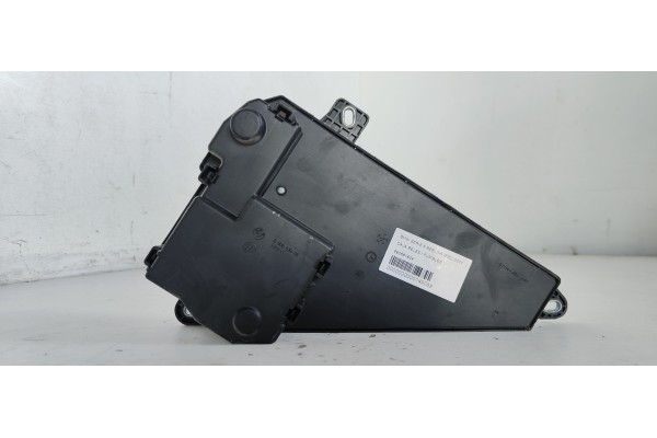 Recambio de caja reles / fusibles para bmw serie 5 berlina (e60) 525d referencia OEM IAM 690661804  
