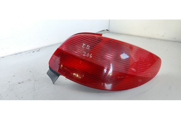 Recambio de piloto trasero derecho para peugeot 206 berlina 2.0 hdi cat referencia OEM IAM   