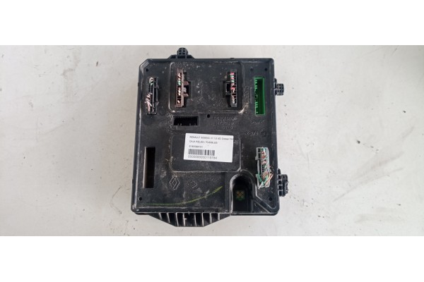 Recambio de caja reles / fusibles para renault scenic iii 1.5 dci diesel fap referencia OEM IAM S180098101  