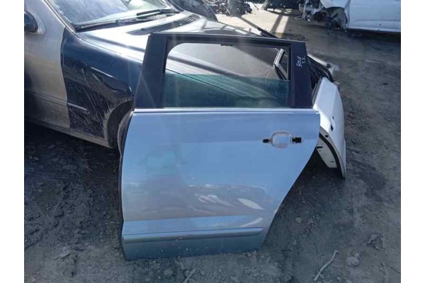 Recambio de puerta trasera izquierda para peugeot 5008 1.6 hdi 110 fap referencia OEM IAM   