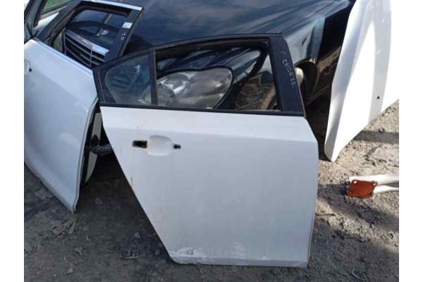 Recambio de puerta trasera derecha para chevrolet cruze 1.6 i 113 referencia OEM IAM   