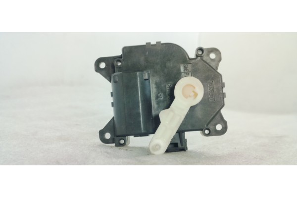 Recambio de motor apertura trampillas climatizador para toyota yaris 1.5 i 112 referencia OEM IAM CZ1138002810  
