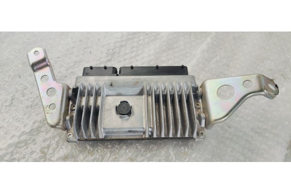 Recambio de centralita motor uce para toyota yaris 1.5 i 112 referencia OEM IAM 896610U140  