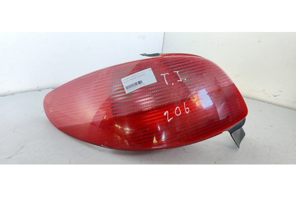 Recambio de piloto trasero izquierdo para peugeot 206 berlina 1.4 hdi referencia OEM IAM  155501921RB 