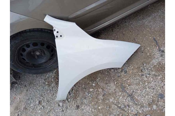 Recambio de aleta delantera derecha para renault megane iii berlina 5 p 1.5dci 110 fap referencia OEM IAM   