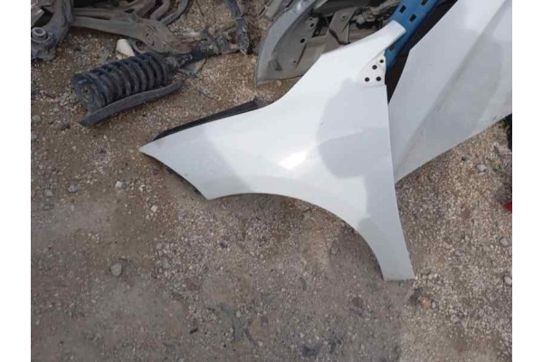 Recambio de aleta delantera izquierda para renault megane iii berlina 5 p 1.5dci 110 fap referencia OEM IAM   