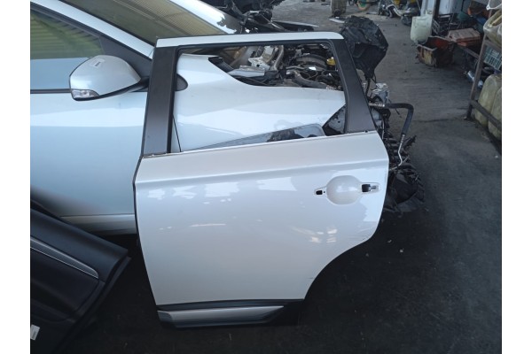 Recambio de puerta trasera izquierda para mitsubishi outlander (gf0) kaiteki 4wd referencia OEM IAM   