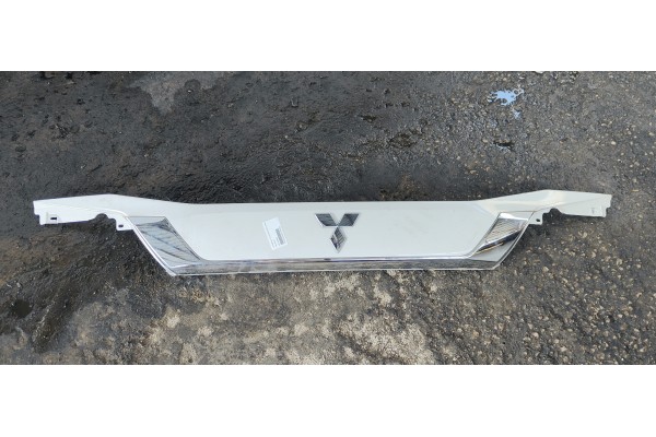 Recambio de moldura para mitsubishi outlander (gf0) kaiteki 4wd referencia OEM IAM 5817A26502  