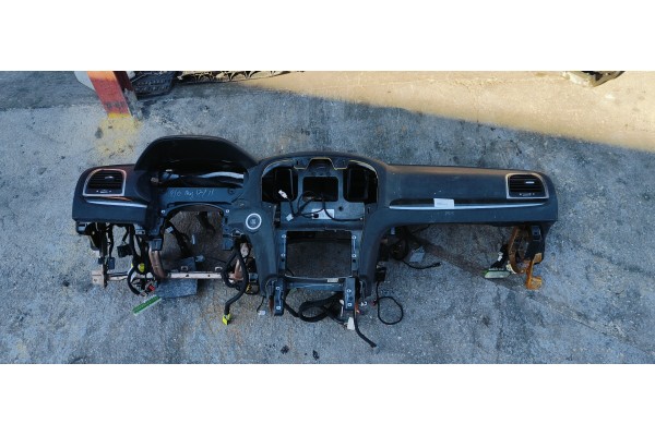 Recambio de salpicadero para lancia thema 3.0jtd 240 fap referencia OEM IAM P68045027AE  