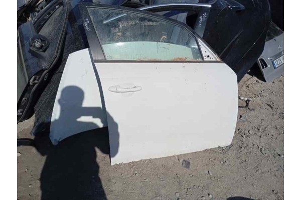 Recambio de puerta delantera derecha para kia carens ( ) 1.7crdi 116 fap referencia OEM IAM   