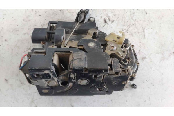 Recambio de cerradura puerta delantera derecha para volkswagen passat berlina (3b2) 1.6 referencia OEM IAM C3B1837016A 113690 