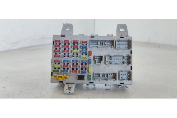 Recambio de caja reles / fusibles para hyundai getz (tb) 1.1 básico referencia OEM IAM 911981C100  