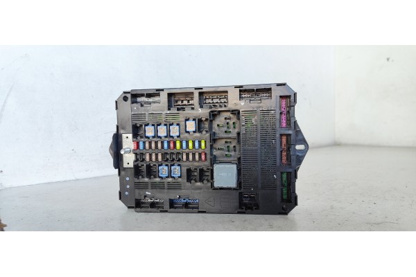 Recambio de caja reles / fusibles para jaguar xf 2.7 v6 diesel luxury referencia OEM IAM 8X2T14B476AD  