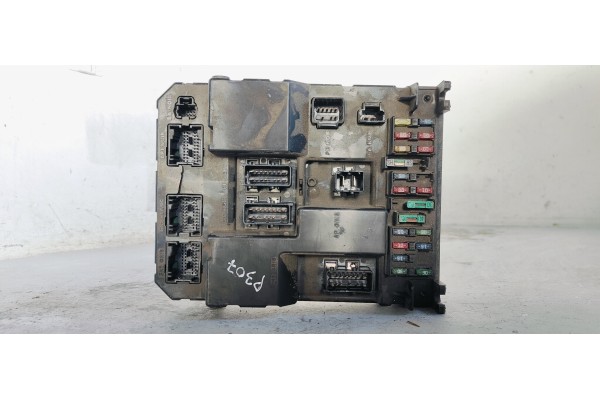 Recambio de caja reles / fusibles para peugeot 307 (s1) xr clim referencia OEM IAM 9651196880  