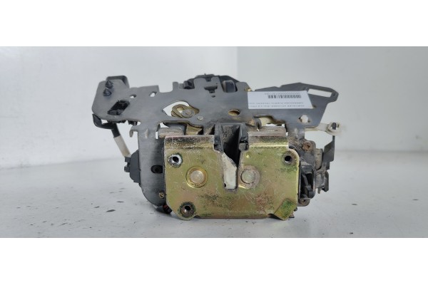 Recambio de cerradura puerta trasera izquierda para chrysler voyager (rg) 2.8 crd lx grand voyager referencia OEM IAM   