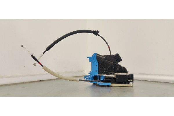 Recambio de cerradura puerta trasera derecha para kia cee´d 1.4 crdi 90 fap referencia OEM IAM 81420A2000  