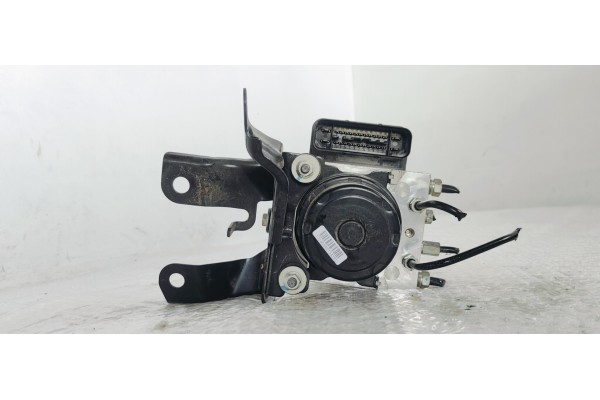 Recambio de abs para toyota yaris 1.5 i 112 referencia OEM IAM 445400D280  