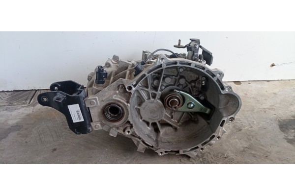 Recambio de caja cambios para hyundai i30 1.6 crdi cat referencia OEM IAM W9J6H 113738 